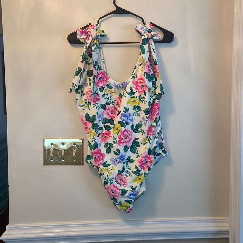 Floral aerie swimsuit with shoulder bows 🎀